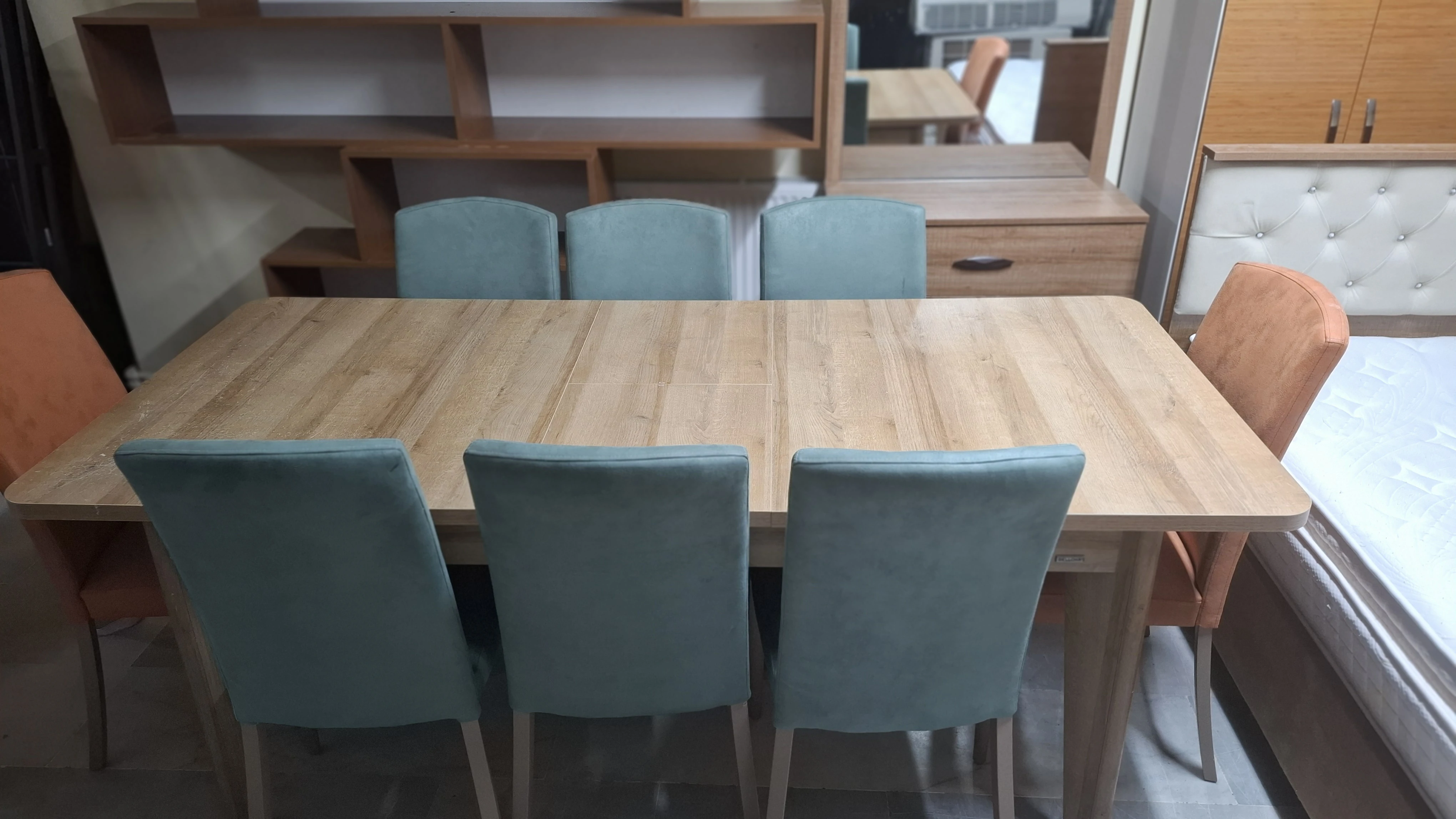 bellona marka 8 kişilik salon masa sandalyesi